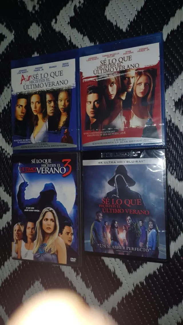 PRECINTADA! SÉ LO QUE  HICISTEIS EL  ÚLTIMO VERAN0