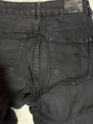 Pantalones vaqueros negros rotos mujer