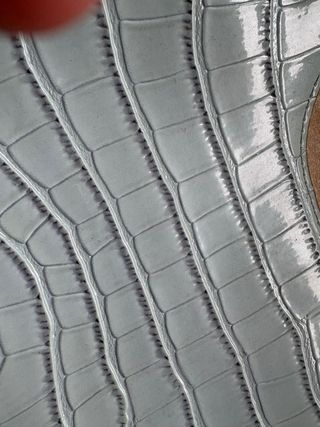 Bolso azul efecto piel cocodrilo