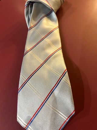 Corbata de exposición a rayas