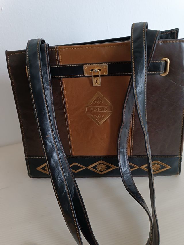 Bolso de piel marrón y negro