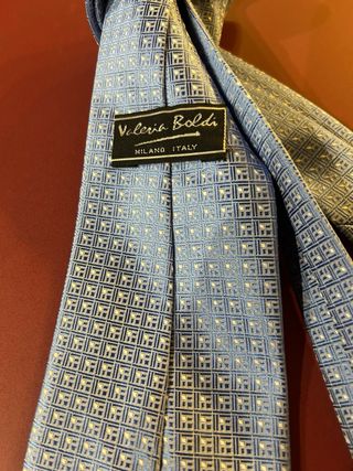 Corbata de exposición azul y blanca