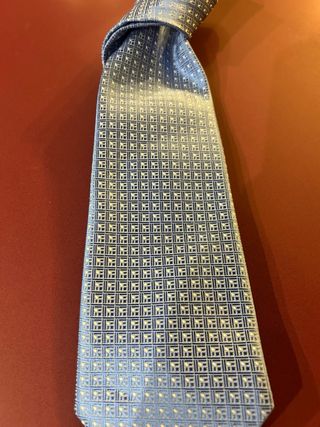 Corbata de exposición azul y blanca