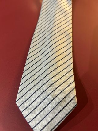 Corbata de rayas azul y blanco