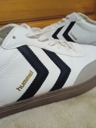TALLA:44Hummel Blancas y Negras 