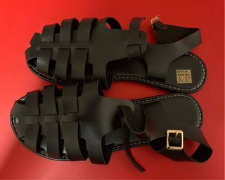 Sandalias tipo cangrejeras negras Mujer