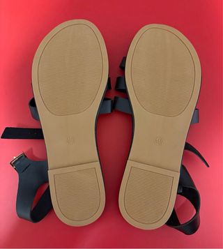 Sandalias tipo cangrejeras negras Mujer