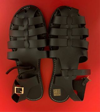 Sandalias tipo cangrejeras negras Mujer