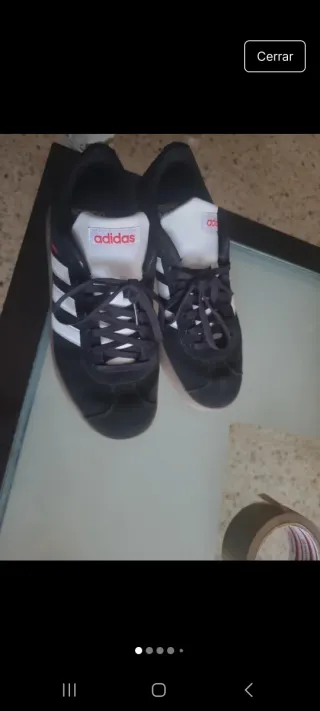 Zapatillas Adidas Negras y Blancas
