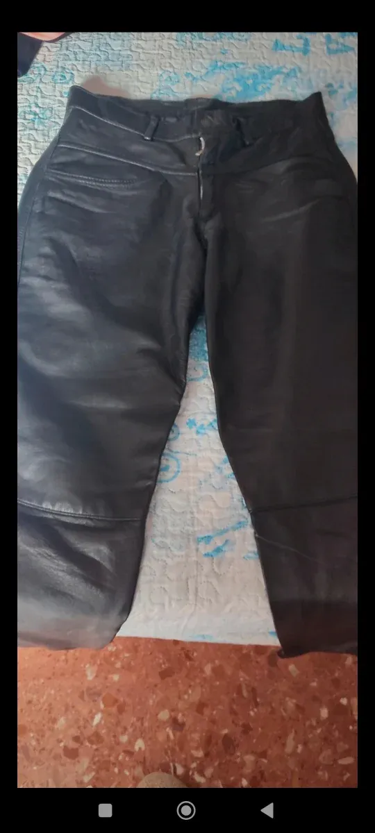 Pantalón de piel de cordero negro Talla 40
