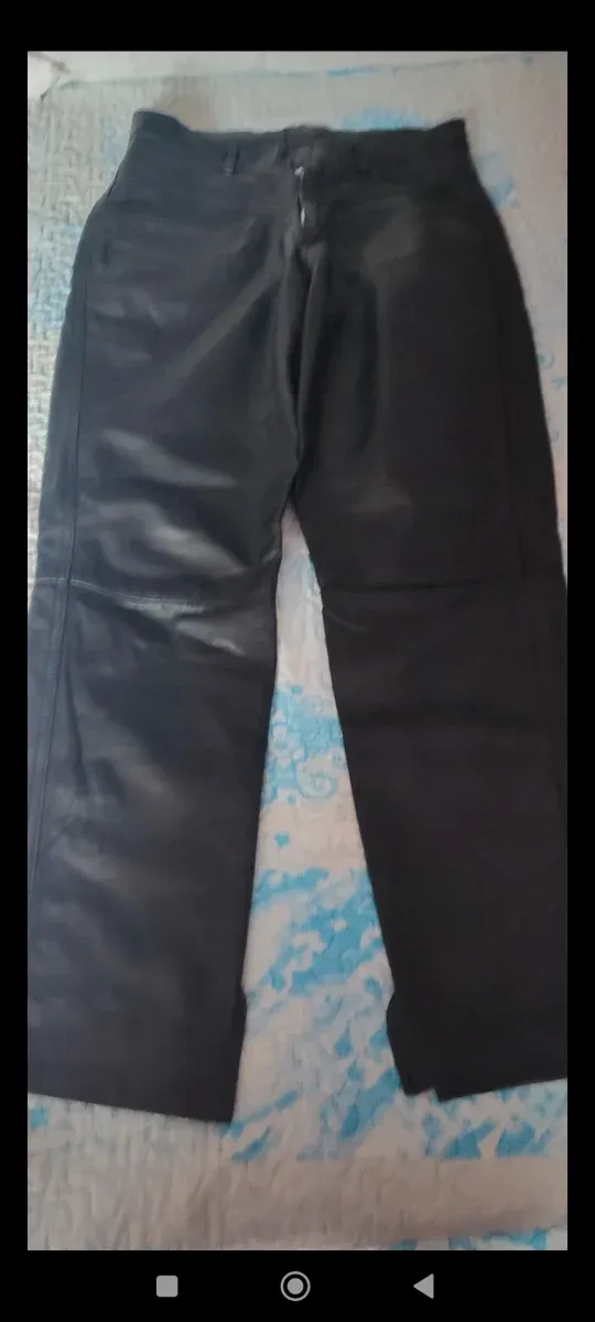 Pantalón de piel de cordero negro Talla 40