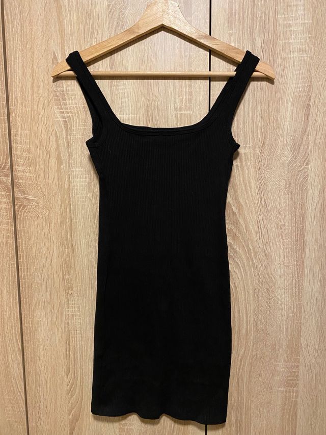 Vestido negro Stradivarius