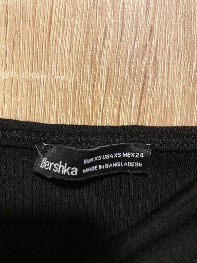 Vestido negro Stradivarius