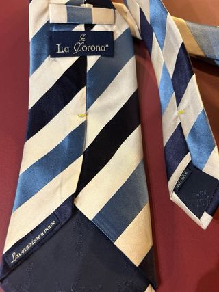 Corbata de rayas elegante