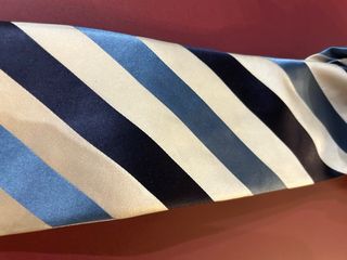 Corbata de rayas elegante