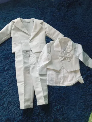 Completo elegante bimbo bianco