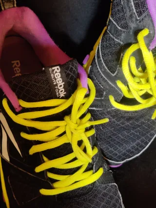 Zapatillas deportivas Reebok negras y amarillas