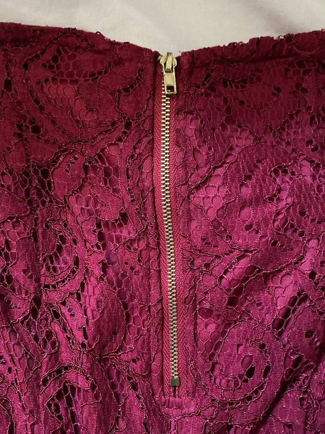 Vestido encaje granate