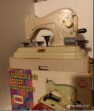 Máquina de coser costurero Eureka juguete años 60