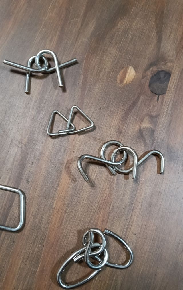 Rompecabezas metálicos