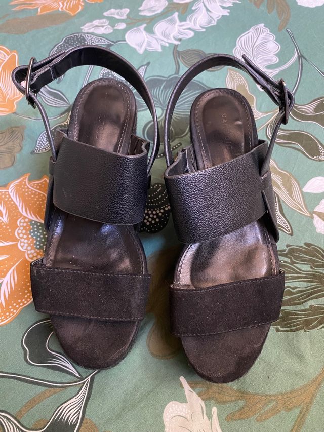 Cuñas negras Parfois plataforma