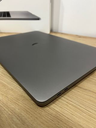 MacBook Pro 15” Touch Bar Gris Espacial