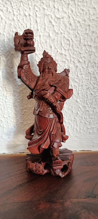 Figura madera tallada guerrero chino