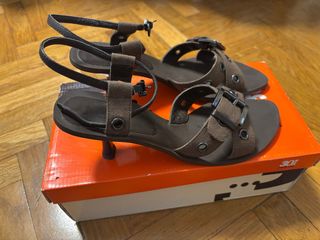 Sandalias tacón fino marrones Talla 38