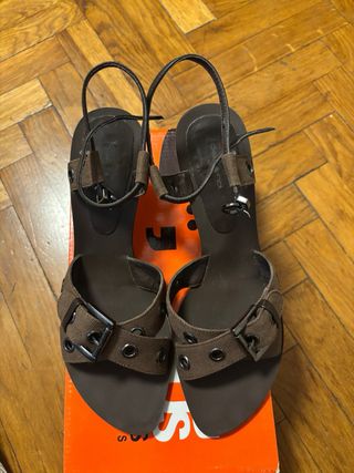Sandalias tacón fino marrones Talla 38