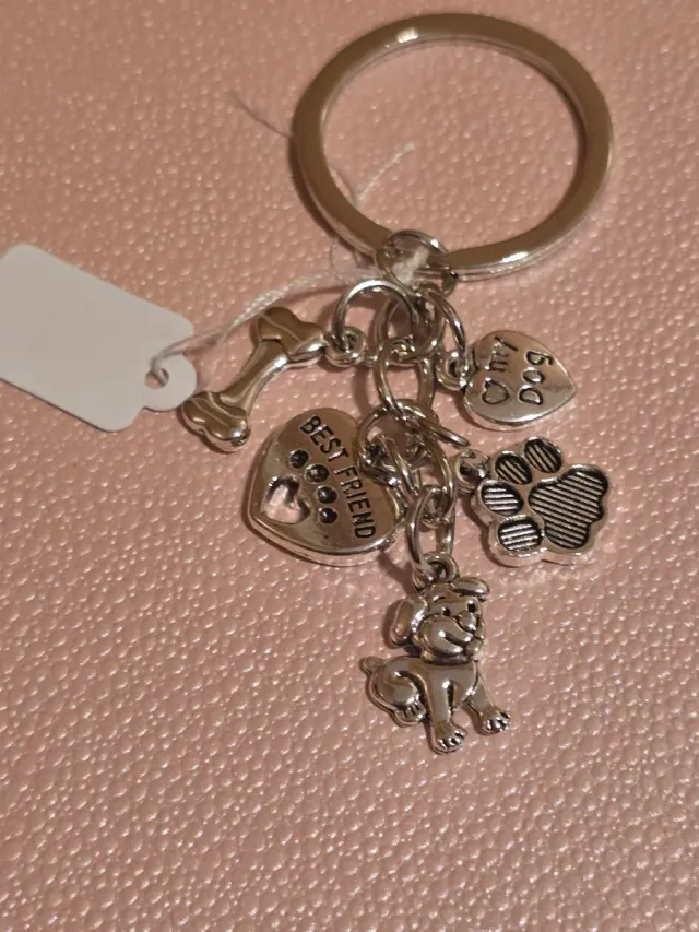 Llavero perro,huella,hueso y corazón.CON ETIQUETA