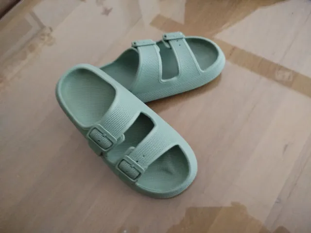 Chanclas cómodas verdes