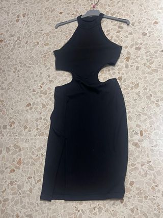 Vestido negro con aberturas