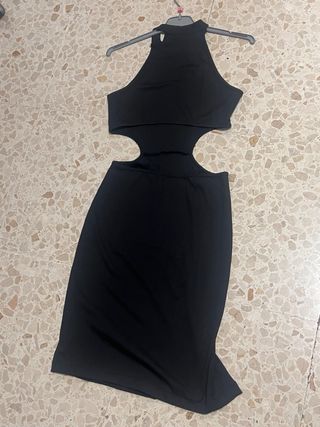 Vestido negro con aberturas