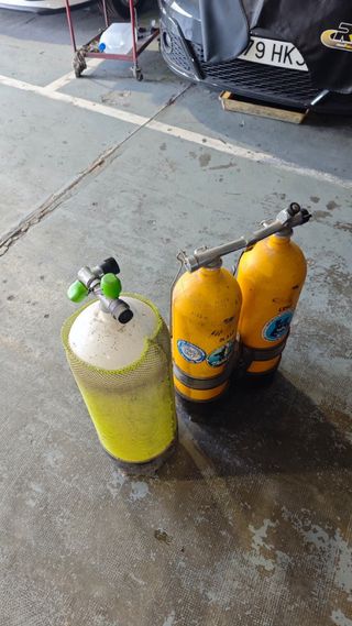 Botella doble de buceo