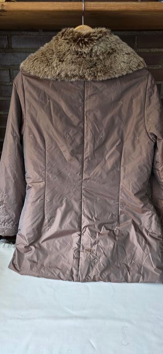 Elegante chaqueta marrón de mujer