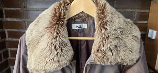 Elegante chaqueta marrón de mujer
