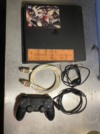 PS4 Slim 1 TB + 6 giochi 