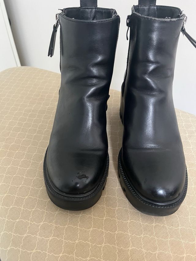 Botines negros Xti con cremallera