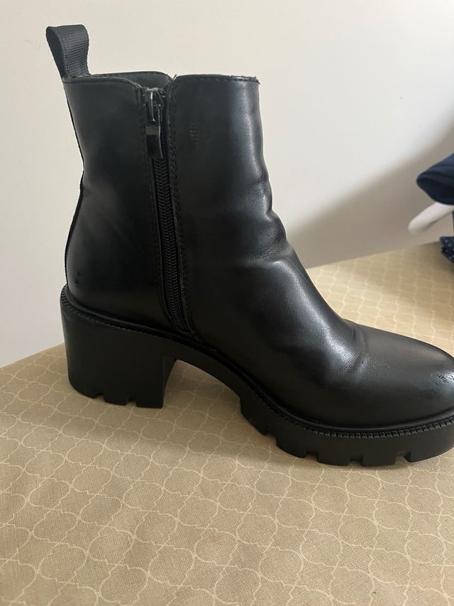 Botines negros Xti con cremallera