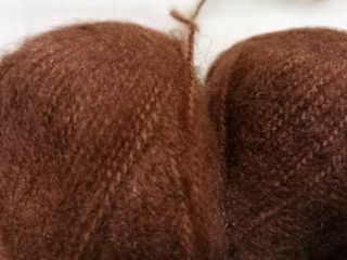 Ovillo lana marrón 50g 2 cabos