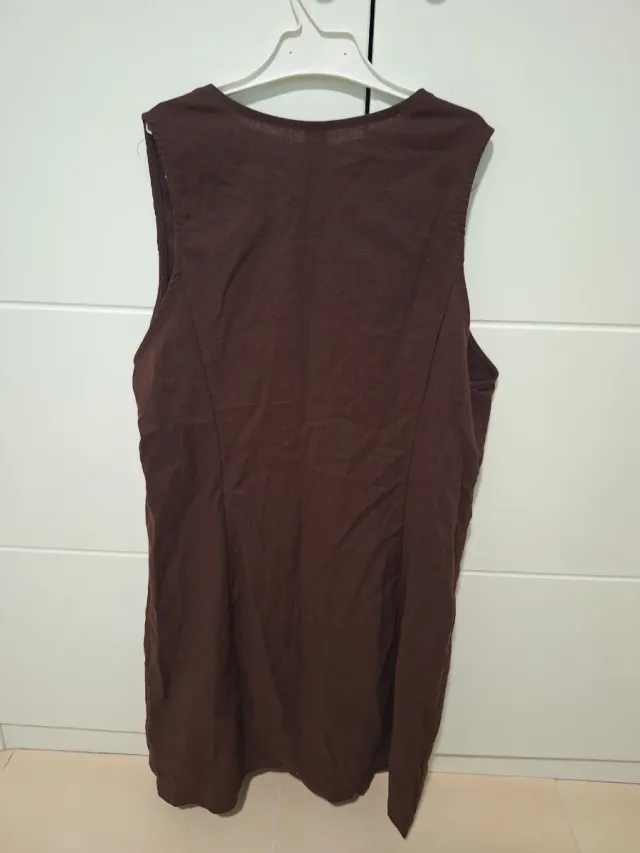 Vestido marrón con botones