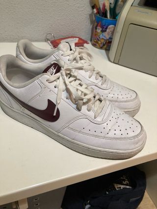 Zapatillas Nike Blancas y Rojas