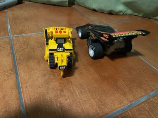2 Carrinhos de Brincar: Carro Corrida e Bulldozer
