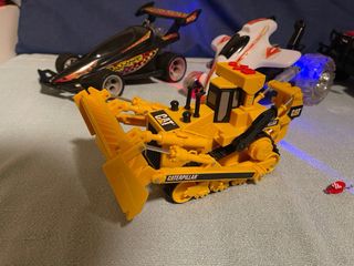 2 Carrinhos de Brincar: Carro Corrida e Bulldozer