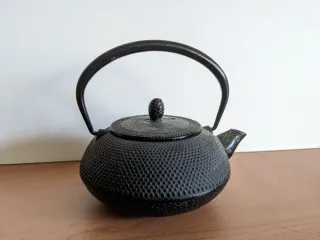 TETERA NEGRA DE HIERRO FUNDIDO