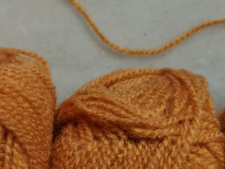 Ovillo lana pelo ocre anaranjado 50g 2 cabos tejer