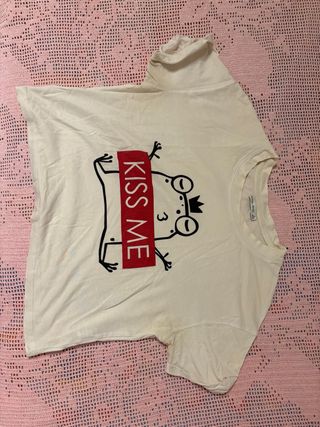 Camiseta crop top con estampado de rana
