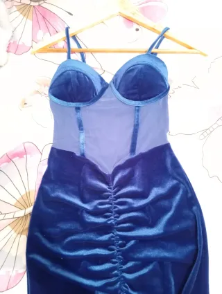 Vestido de fiesta azul de terciopelo