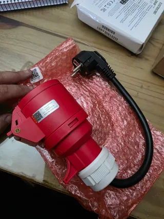 Adaptador Enchufe Trifásico Industrial Rojo