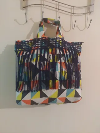 Bolso de tela hecho a mano geométrico